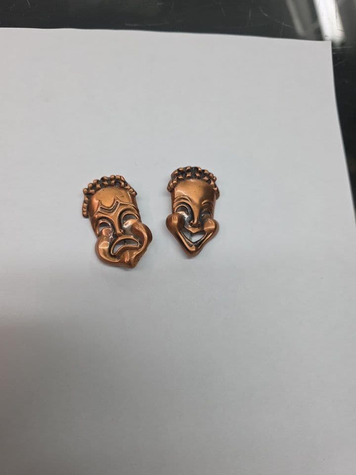 Gallery photos for Showcasing Vintage Jewelry Treasures: Image #2