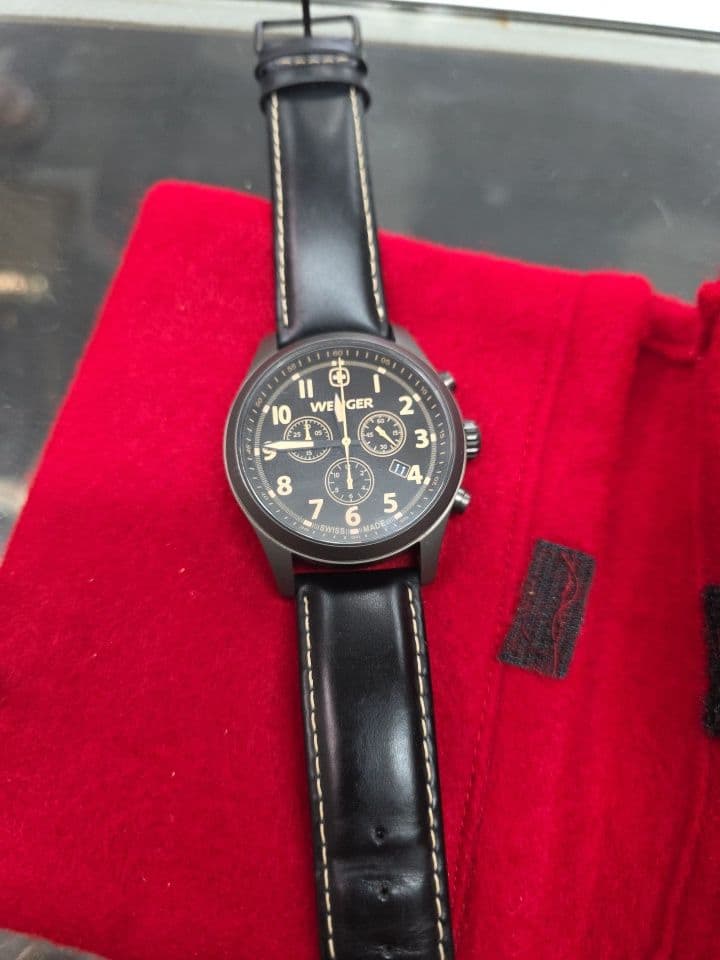 Gallery photos for Showcasing Vintage Jewelry Treasures: Image #1