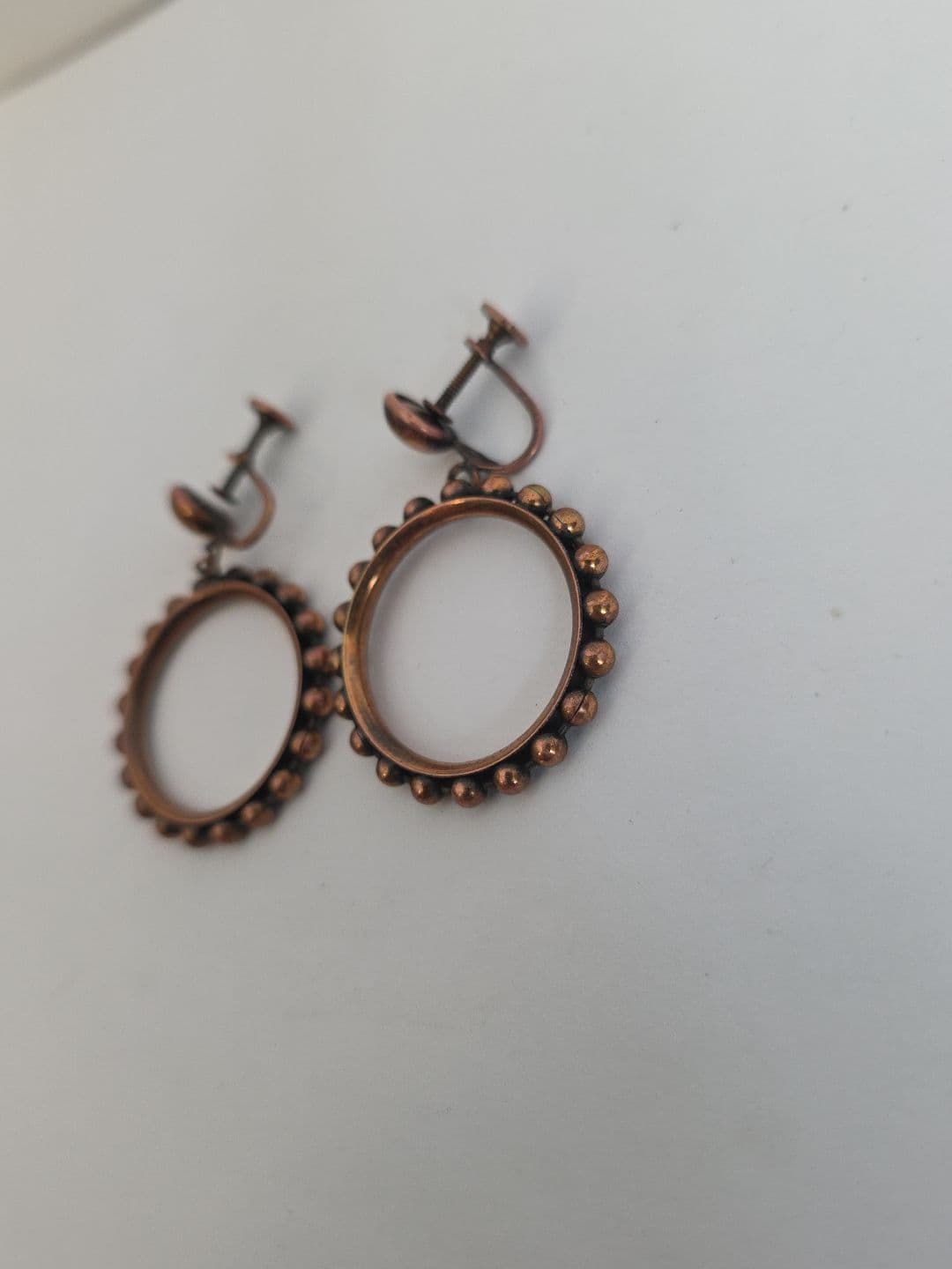 Gallery photos for Showcasing Vintage Jewelry Treasures: Image #4