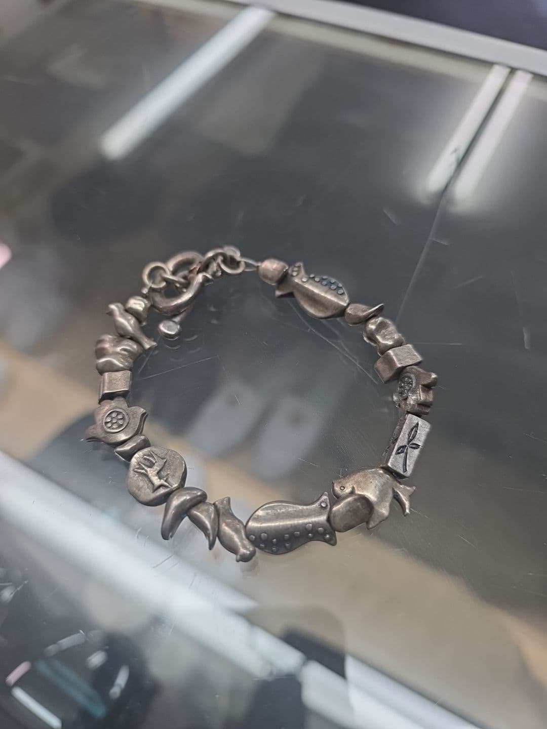 Gallery photos for Showcasing Vintage Jewelry Treasures: Image #10