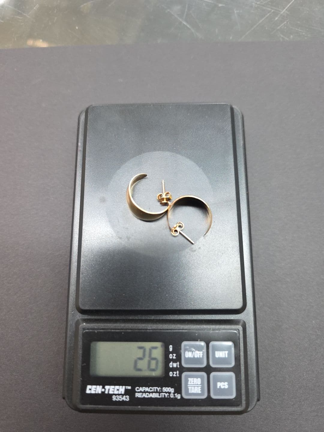 Gallery photos for Showcasing Vintage Jewelry Treasures: Image #8