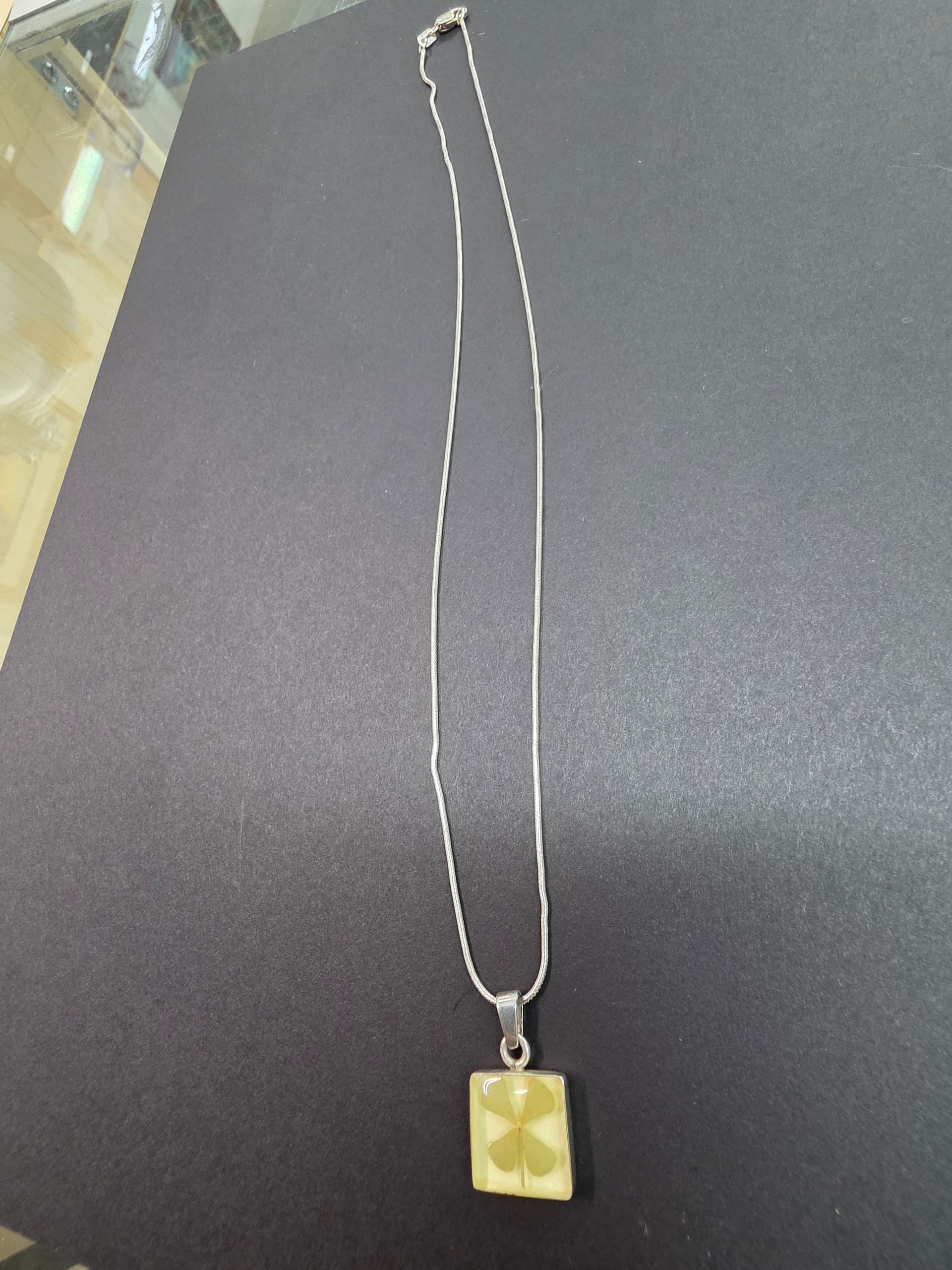 Gallery photos for Showcasing Vintage Jewelry Treasures: Image #19