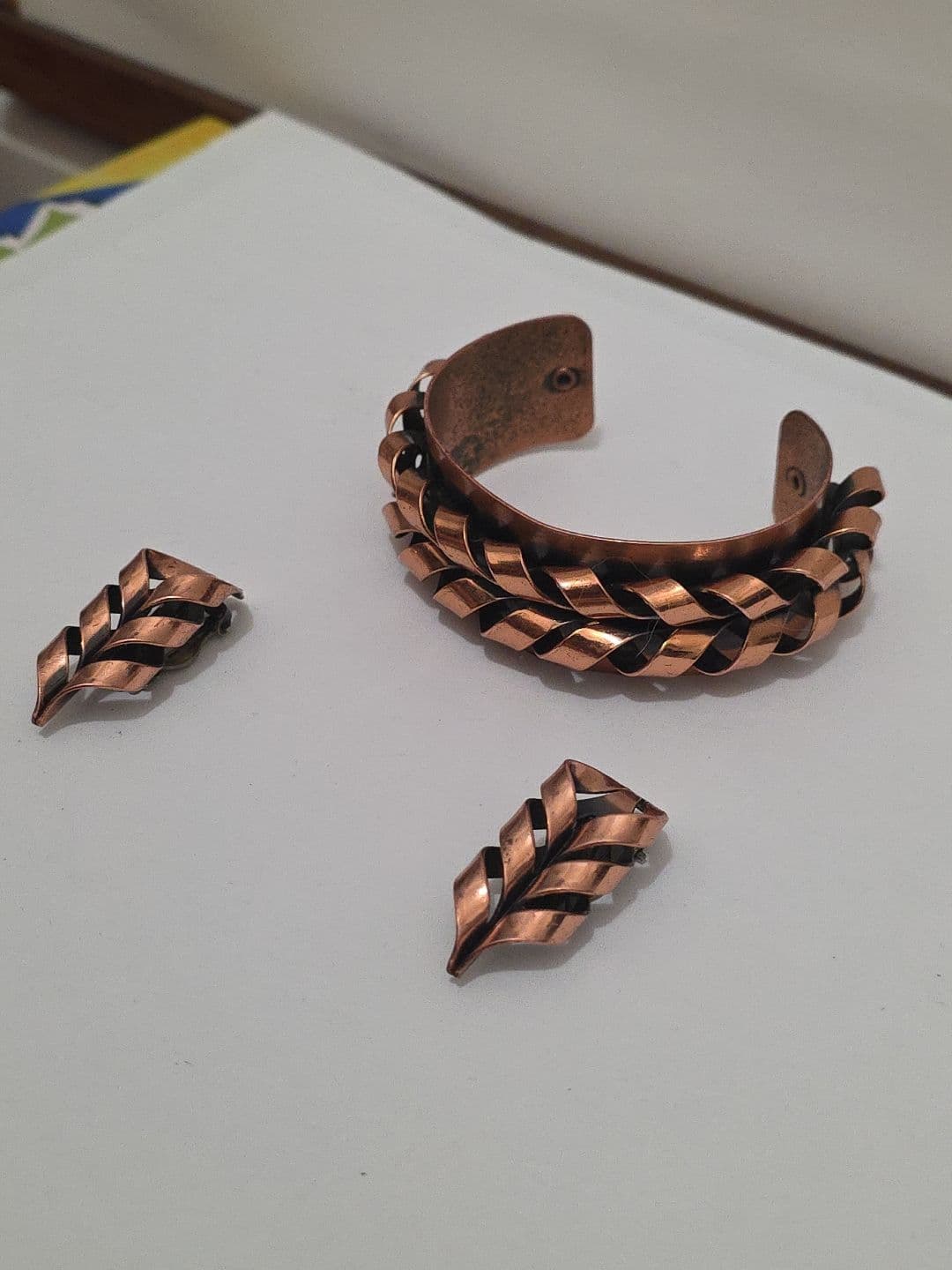 Gallery photos for Showcasing Vintage Jewelry Treasures: Image #21