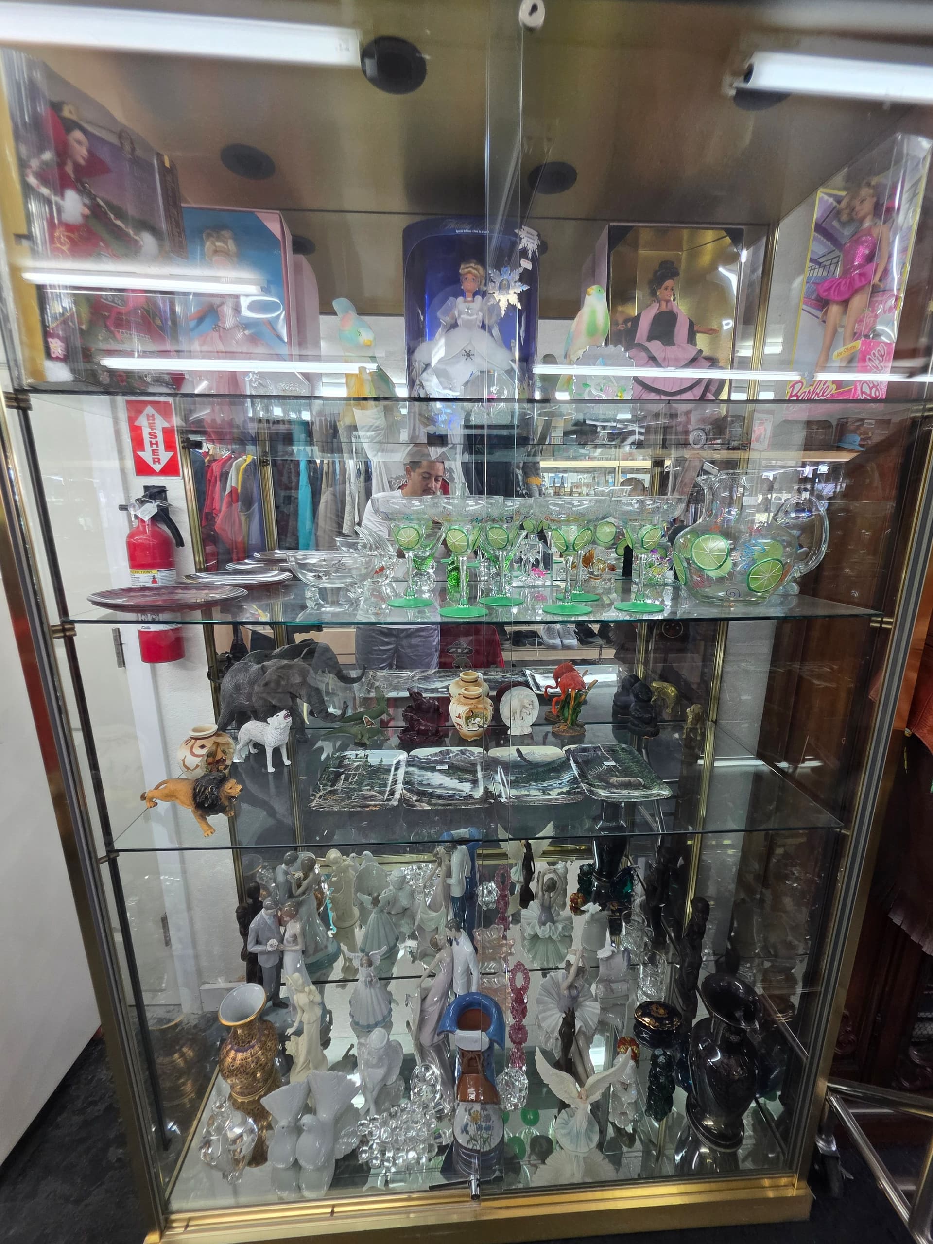 Gallery photos for Vintage Home Décor Treasures at Diaz Antiques & More in Morgan Hill: Image #11