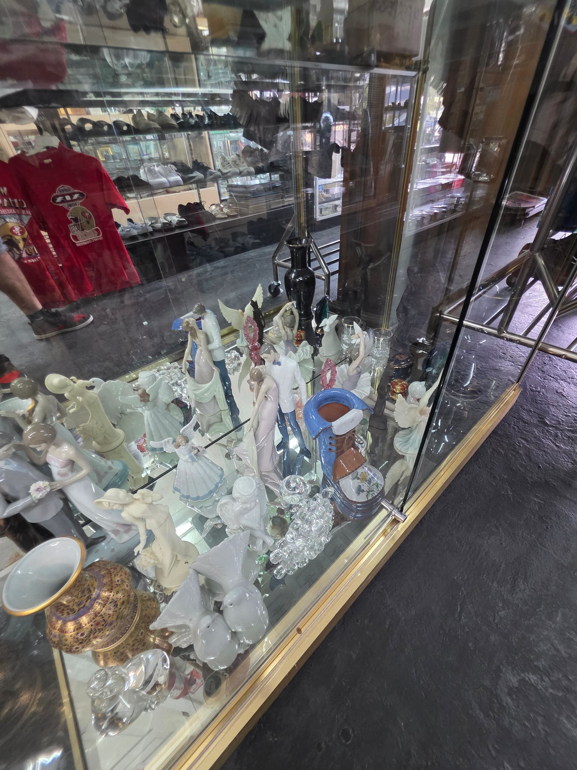 Gallery photos for Vintage Home Décor Treasures at Diaz Antiques & More in Morgan Hill: Image #14