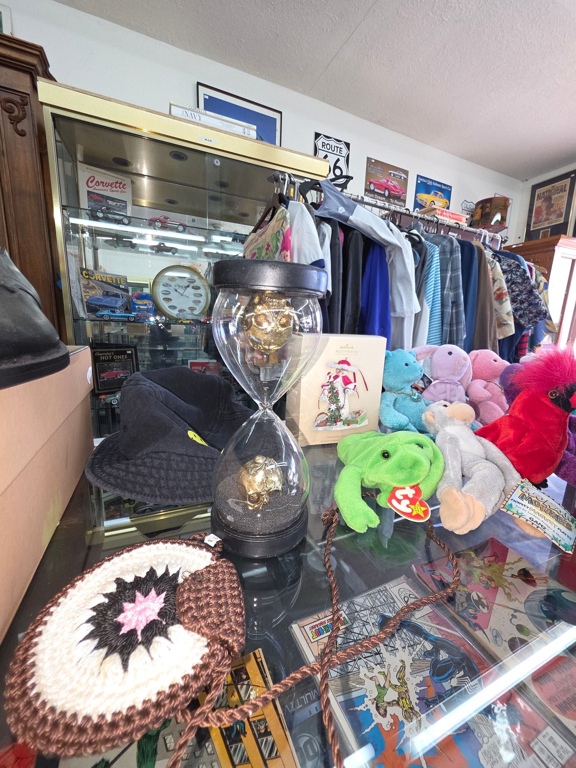 Gallery photos for Vintage Home Décor Treasures at Diaz Antiques & More in Morgan Hill: Image #18