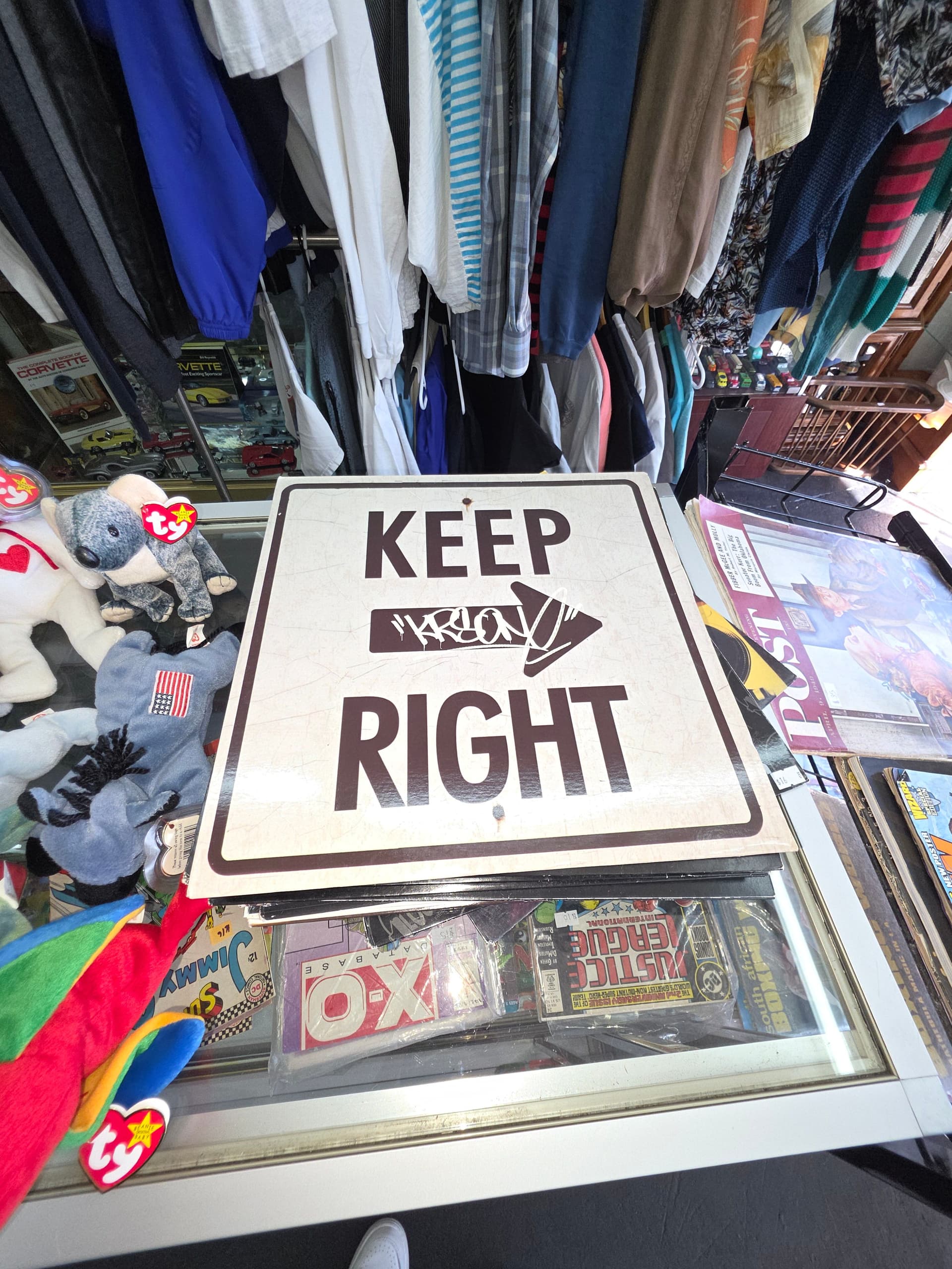 Gallery photos for Vintage Home Décor Treasures at Diaz Antiques & More in Morgan Hill: Image #27