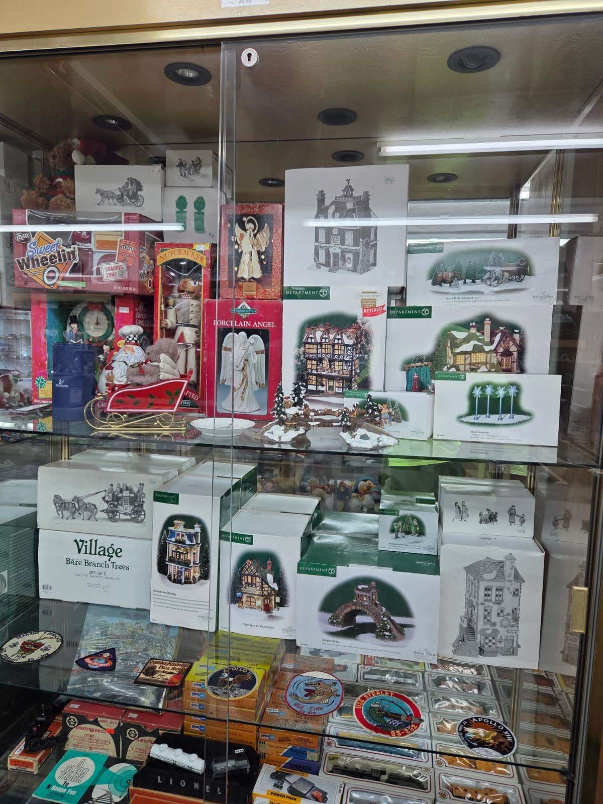 Gallery photos for Holiday Magic Unveiled at Diaz Antiques: Image #3